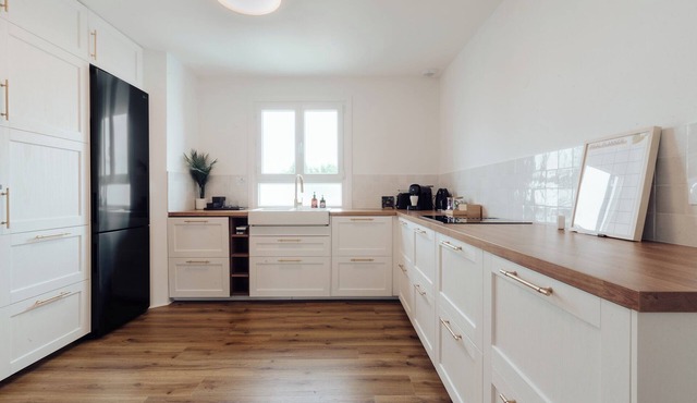 Large house & annex, close to La Rochelle