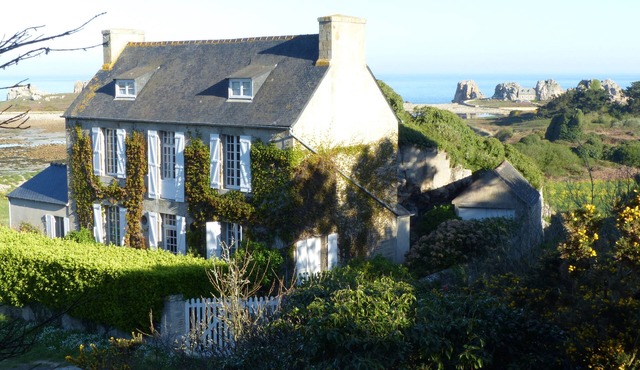 Large house by the sea, magnificent panorama
