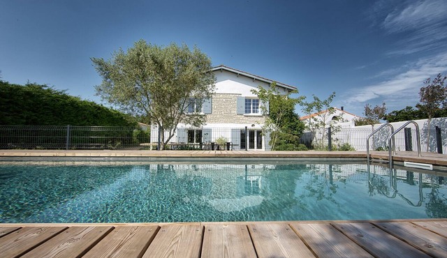 Large house completely renovated with heated swimming pool, for up to 18 people