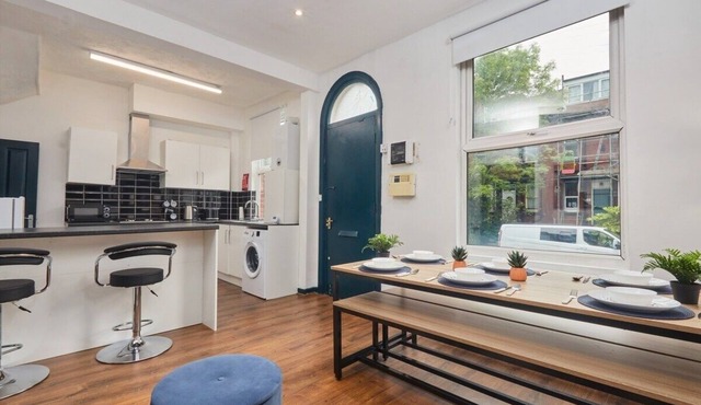 Large House Close To Leeds - Ideal For Groups