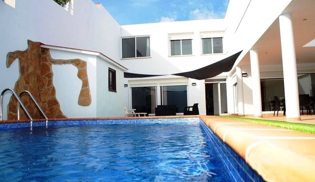 Large house with pool ideal for families or groups of friends