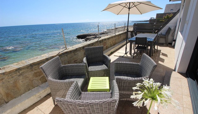 Large house facing the sea, feet in the water