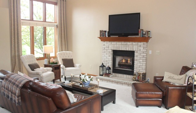 large house, fenced yard, patio