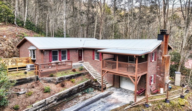 Large House, Fireplace -Near Sugar and Grandfather Mountain & downtown Boone, NC