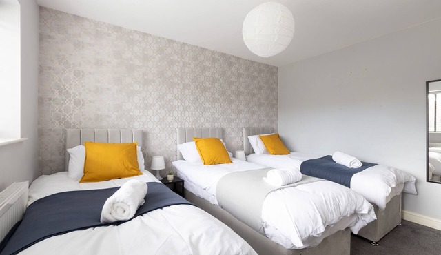 Large House/Fits 10/Near City/FREE Parking