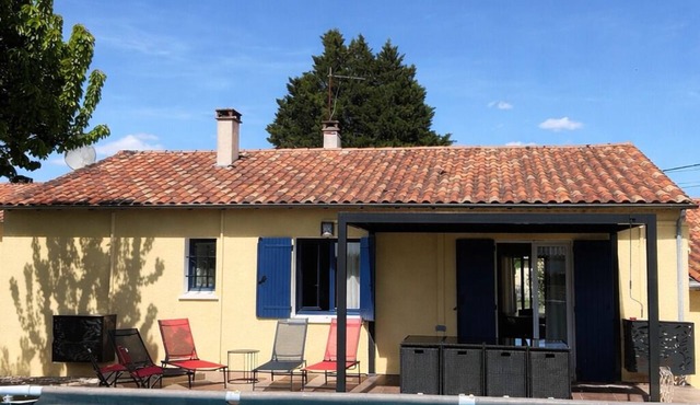 Large house for 10 to 12 people with swimming pool, billiards, table soccer, table tennis