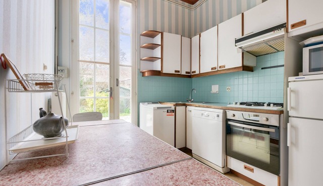 Large house for 11 with garden - 70m from the beach