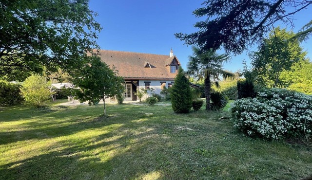 Large house with garden near Tours