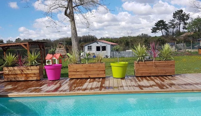 Large house in the heart of the Medoc vineyards just 30 minutes from the ocean beaches