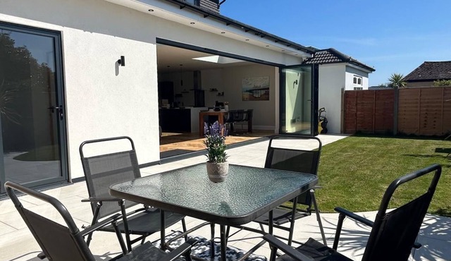 Large house close to the beach and shops sleeps 10