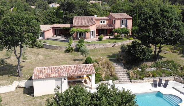 LARGE HOUSE, GORDES , heated swimming pool , view over Goult, Roussillon