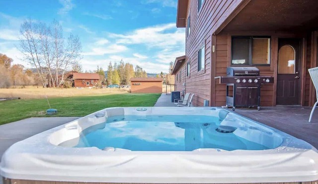 Large House, Hot Tub, and Views