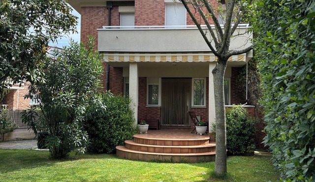 Large House, Ideal for Groups and Families, 6 bedrooms, 5 min from Pamplona