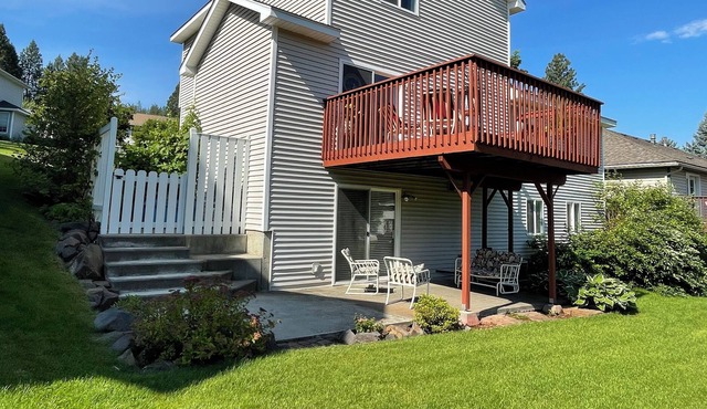 LARGE HOUSE IN ALL AGES GATED COMMUNITY ONLY 10 MINUTES FROM DOWNTOWN SPOKANE