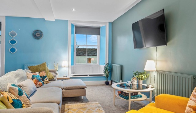 Large House in Central Ulverston | Sleeps 10 - Pass the Keys