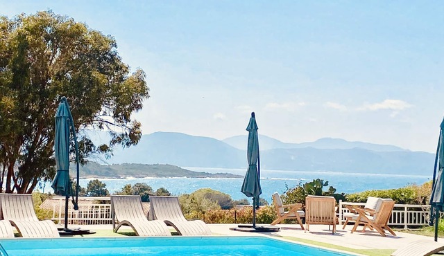 Large house in Corsica, sea view, beach walk and private pool