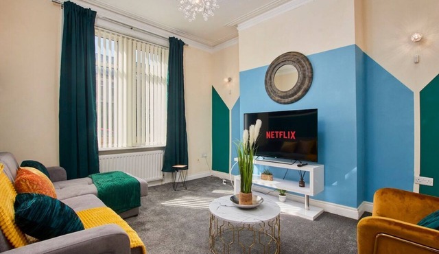 Large House in Newcastle City Centre - Sleeps 12