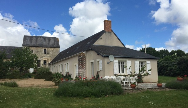 Large house in the Sarthoise countryside 25 min from Le Mans - sleeps 15