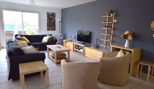 Large house near beach. 10 beds, 3 bathrooms. Lovely enclosed garden.