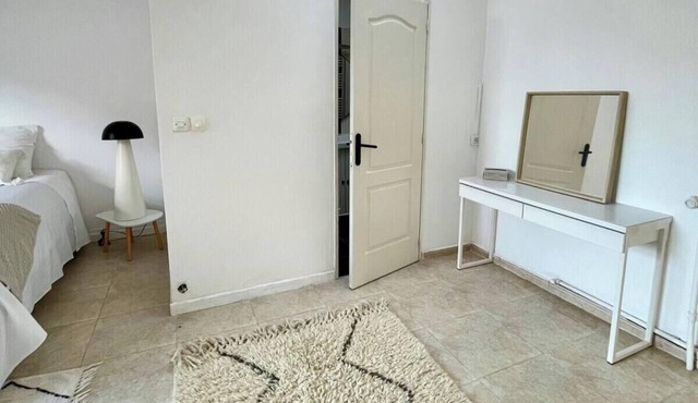 Large house near center of Lille, Lesquin airport, CHR.