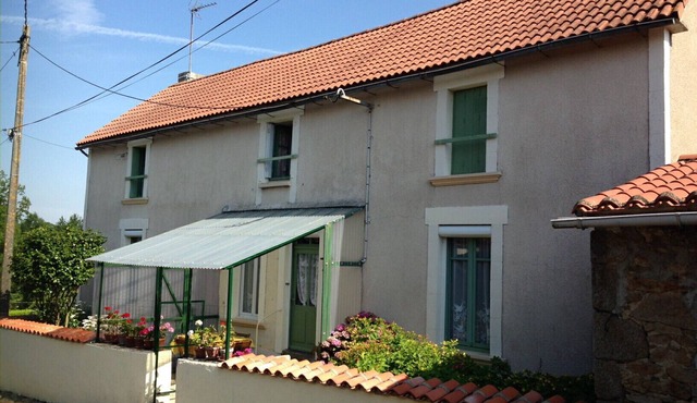 Large house near puy du fou, in very quiet countryside.