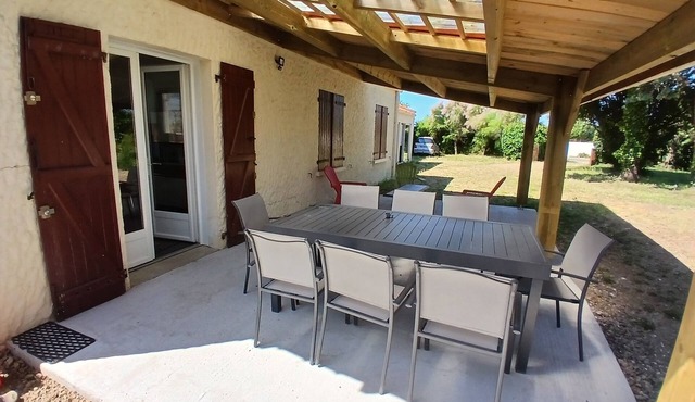 LARGE HOUSE ON ENCLOSED WOODED GROUNDS OF 1200M2. PETS ALLOWED