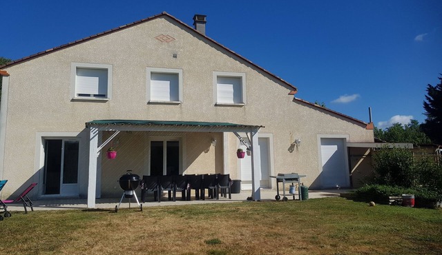 Large house on the gascony hillsides in layrac