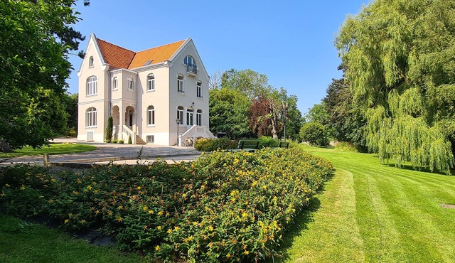 LARGE HOUSE ON THE OPAL COAST CLOSE TO BEACHES FOR UP TO 15 PEOPLE