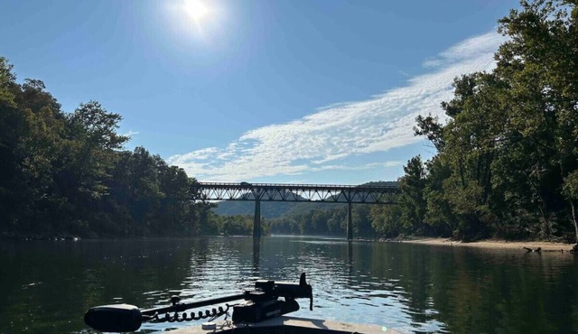 Large House on White River+River Access+Wifi