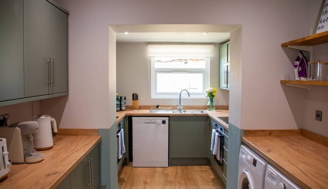 Large House | Racecourse & City