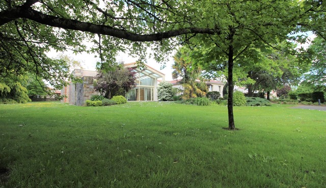 Large House, sleeps 20, 20 minutes Puy du Fou, indoor pool, spa, sauna