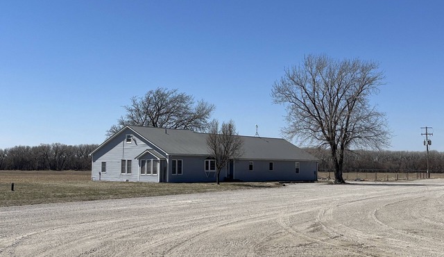 Large house surrounded by farm land along the Republican River.
