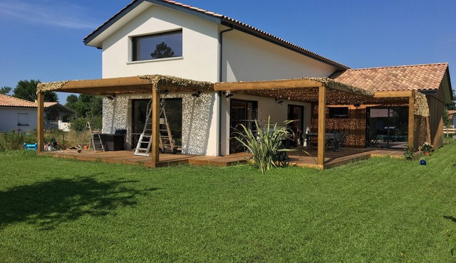 LARGE HOUSE VERY CLOSE TO LAKE SANGUINET