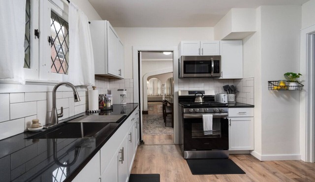 Large House w/Game Room and Garage - Shorewood WI