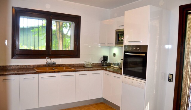 Large house with swimingpool, magnificient sea view, in front the beach. WIFI