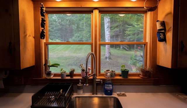 Large house with hot tub 5min from Stowe