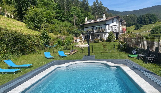 Large house with private pool in stunning rural location - 4km to the beaches