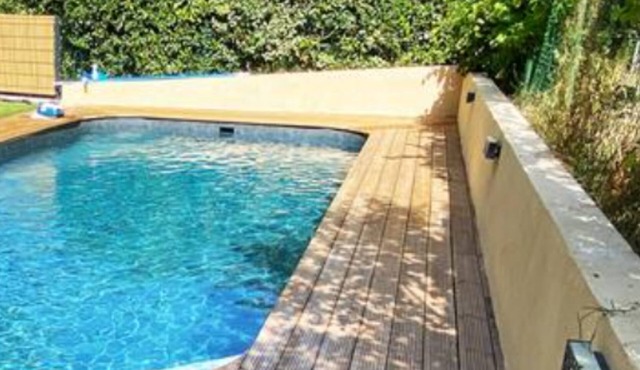 Large house with swimming pool at the gates of Aix