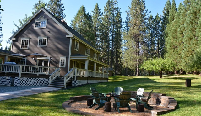 Large House with ADD ON Cottage = 4 KING BEDS - UPSCALE 3 Acre EXECUTIVE RETREAT