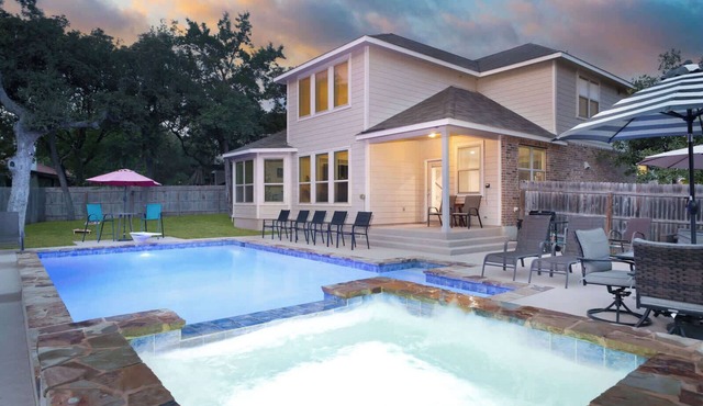 Large House with Arcade, Billiards and a Pool!