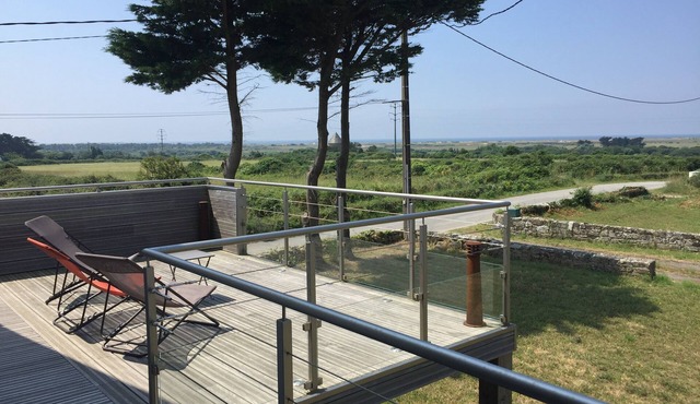 Large house with exceptional sea views in a protected environment