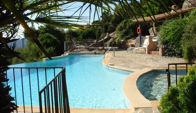 Large house with private pool quiet with views of the Gulf of Santa Giulia