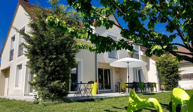 Large house with private garden and terrace, fully equipped for large groups