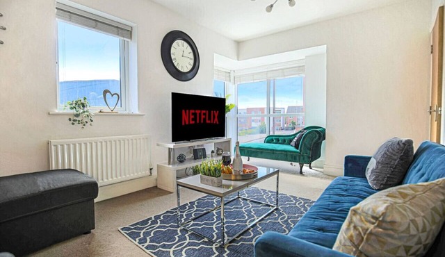 🌟Large house with Free Parking, Smart TV & Garden🌟