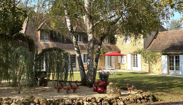 Large house with heated swimming pool and spa on a 4-hectare property