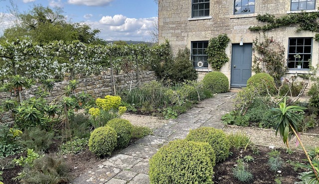 Large House with hot tub near Bath
