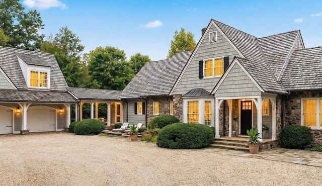 Large House with Lake Views, pool table and Private Boat Dock