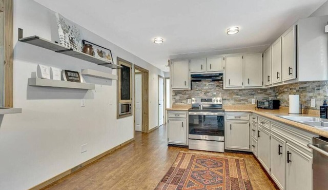 Large house with pool,hot tub, and fully fenced big yard. Pets welcome.