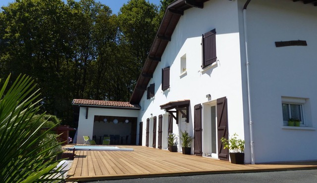 Large house with pool in the Basque Country