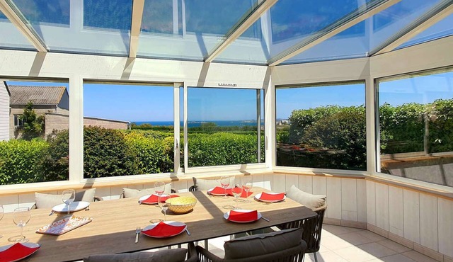 Large house with sea view and garden located near the port of Mogueriec